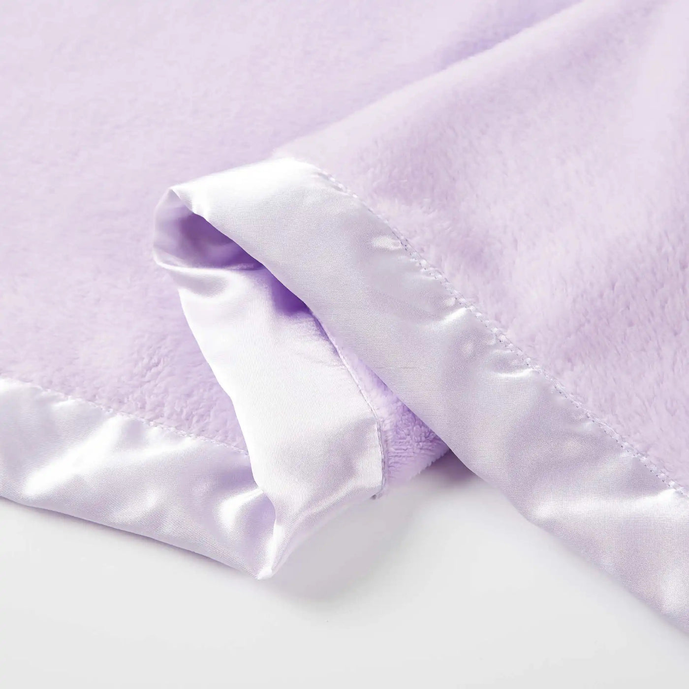 淡紫色緞邊法蘭絨嬰兒毛毯